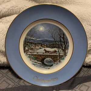 Vintage Avon Christmas 1979 Decorative Plate